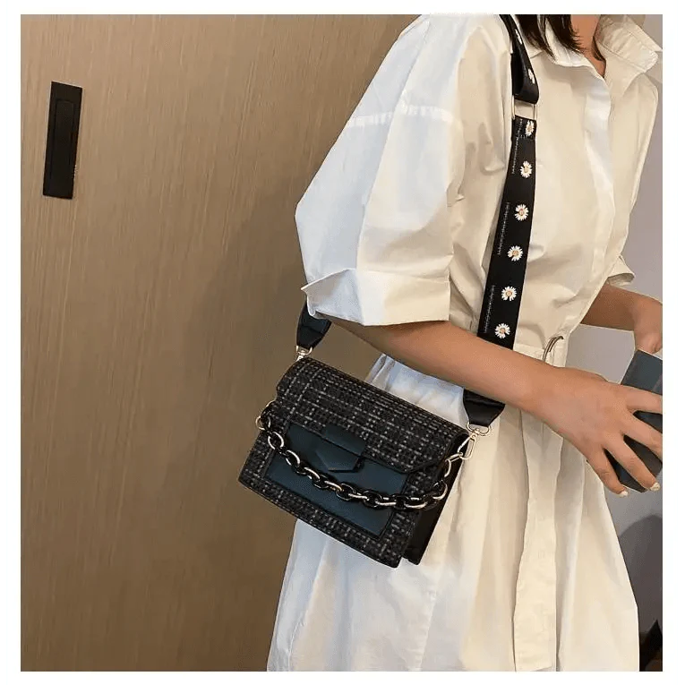Luxury Wide Strap Crossbody Bag: Designer Chain Messenger Purse