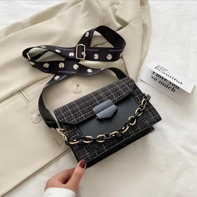 Luxury Wide Strap Crossbody Bag: Designer Chain Messenger Purse