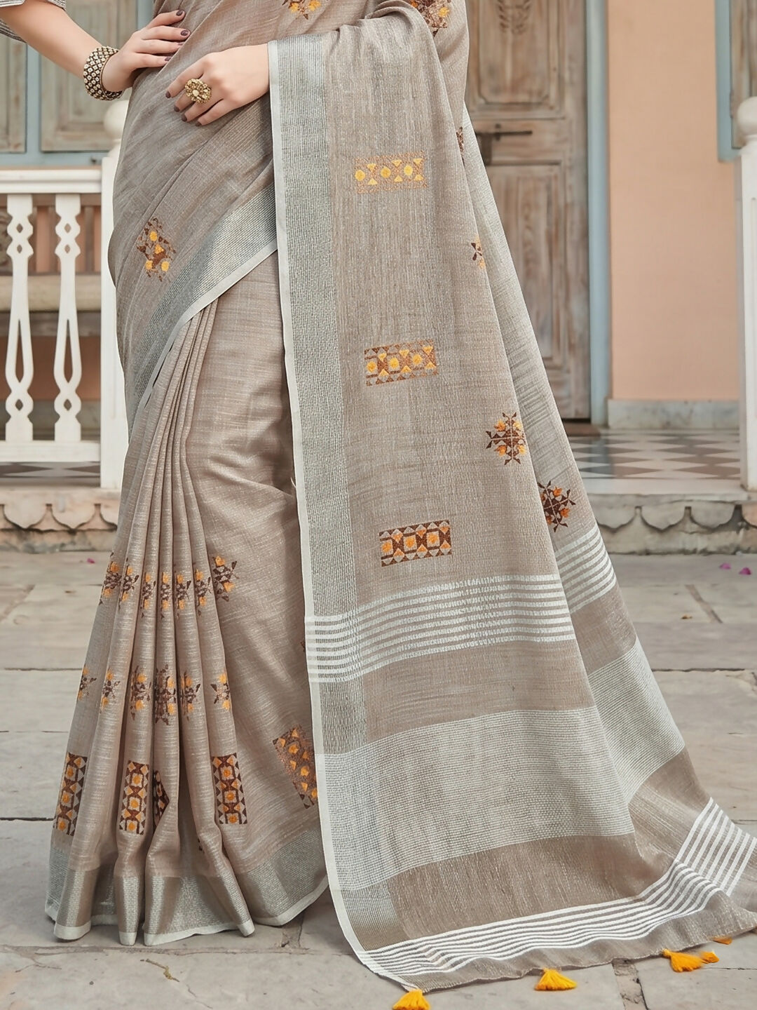 Light Beige Linen Saree with Matching Blouse Piece