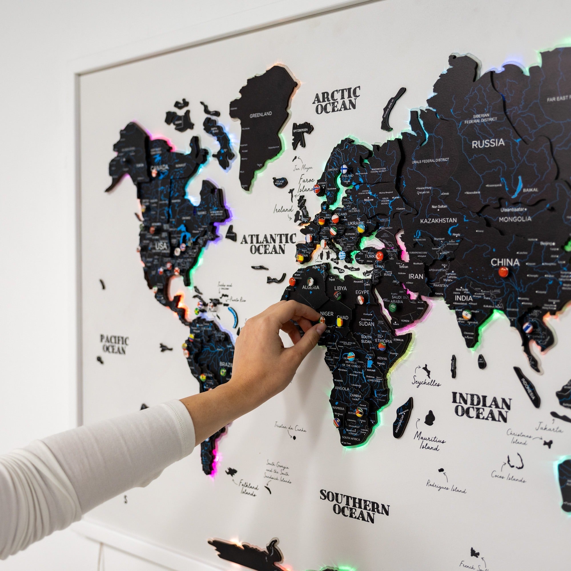 Map on Board LED 2.0 Midnight Modern Illuminated World Map Art