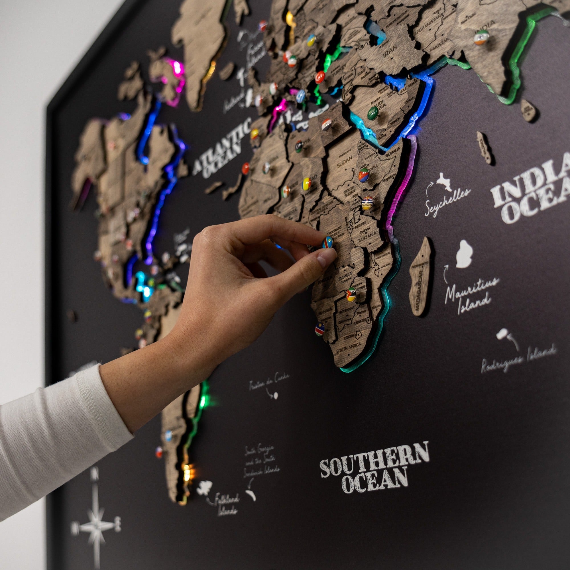 Map on Board LED 2.0 Terra Modern Illuminated World Map Decor