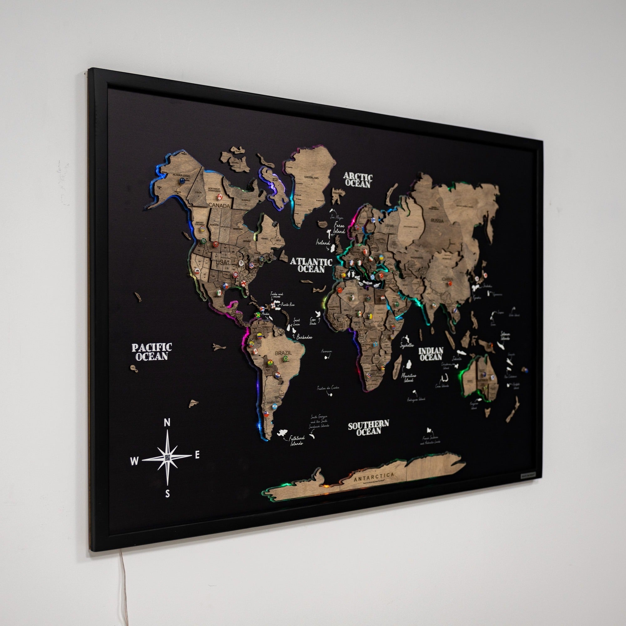 Map on Board LED 2.0 Terra Modern Illuminated World Map Decor