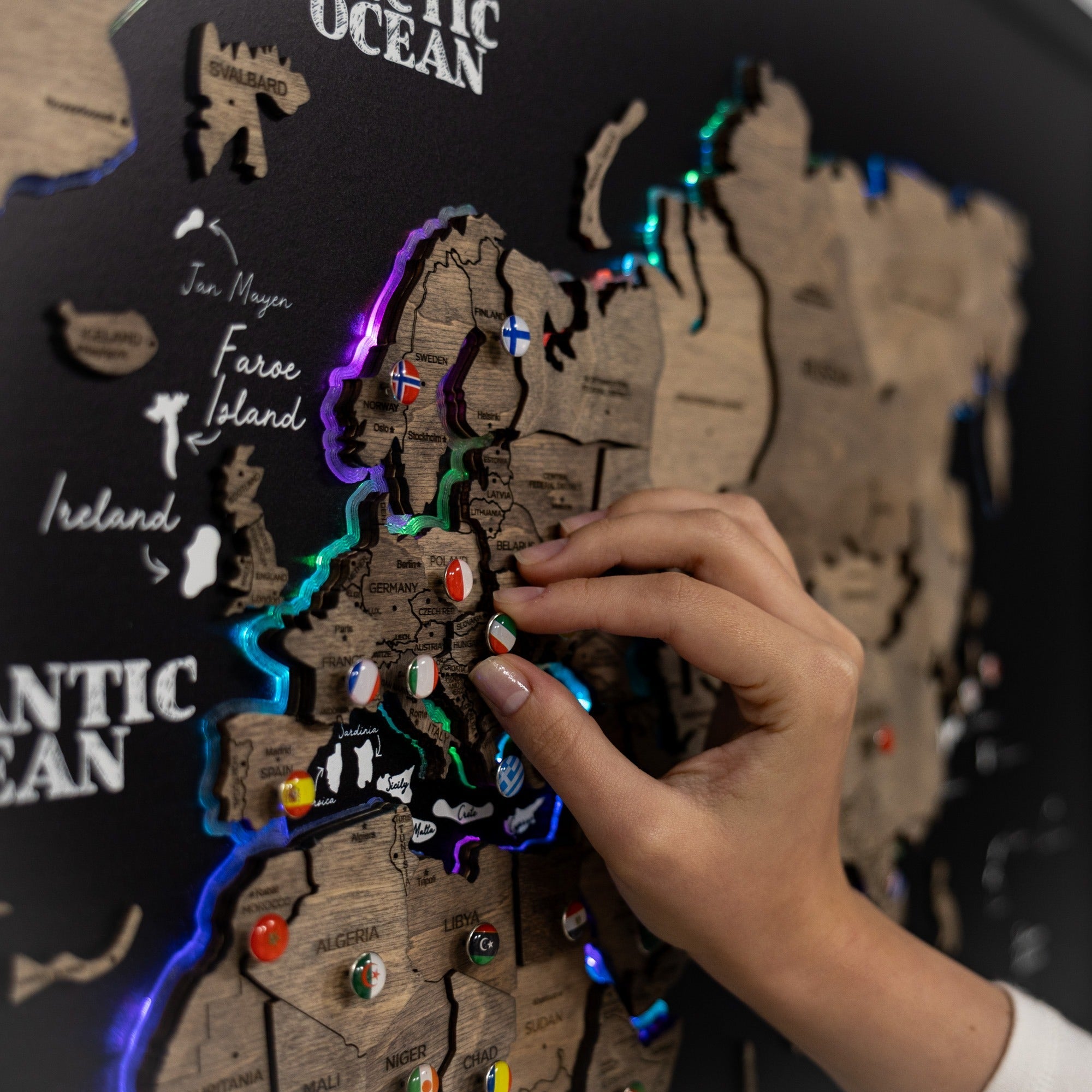 Map on Board LED 2.0 Terra Modern Illuminated World Map Decor