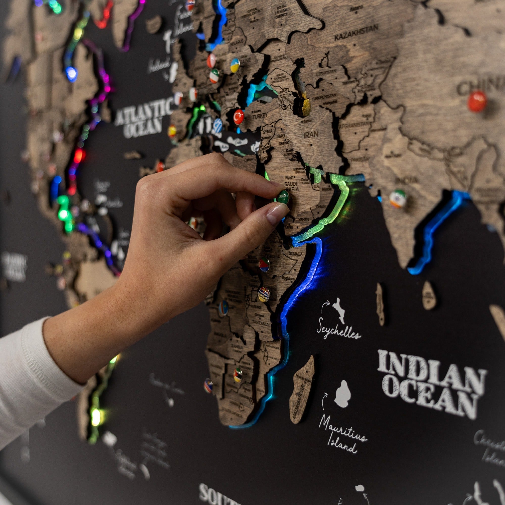 Map on Board LED 2.0 Terra Modern Illuminated World Map Decor
