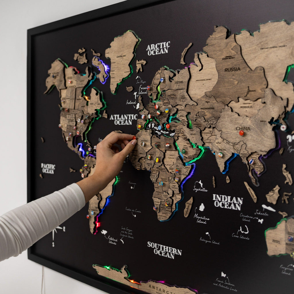 Map on Board LED 2.0 Terra Modern Illuminated World Map Decor