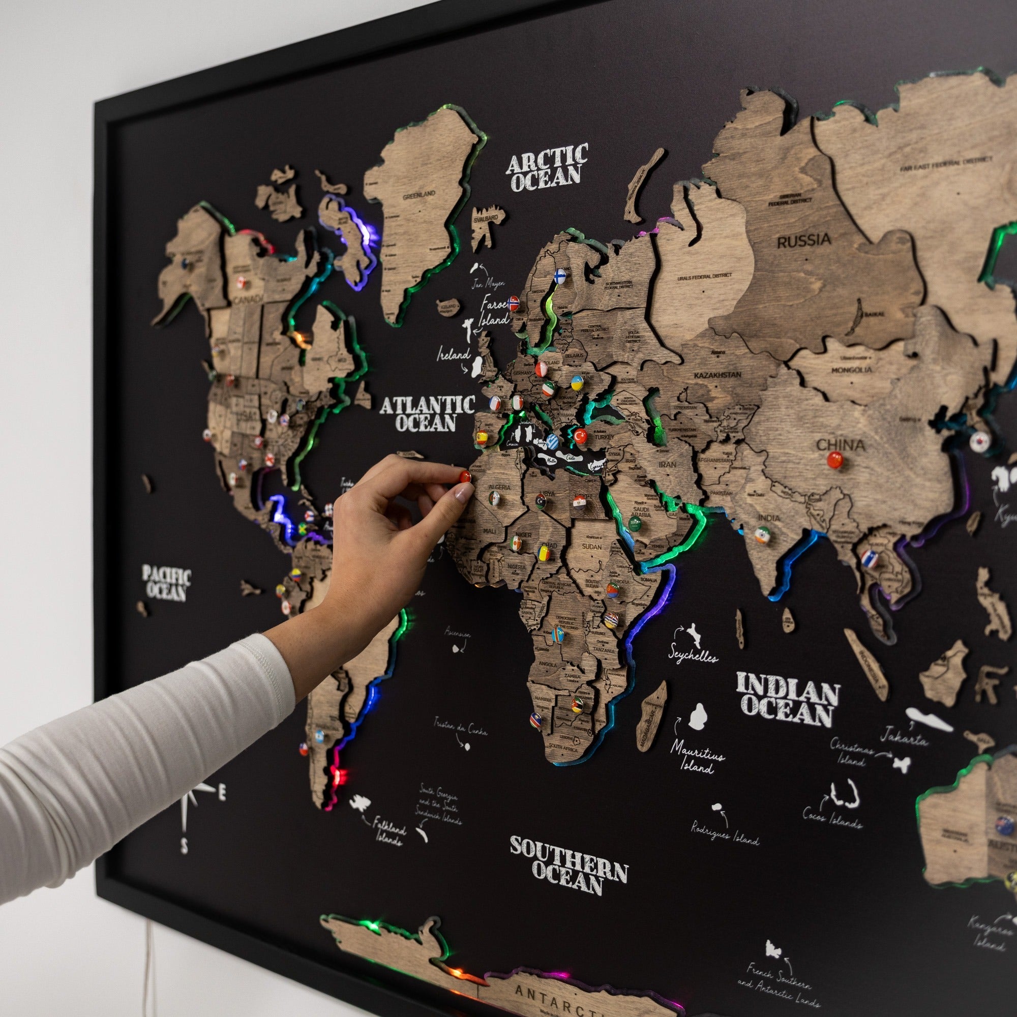 Map on Board LED 2.0 Terra Modern Illuminated World Map Decor