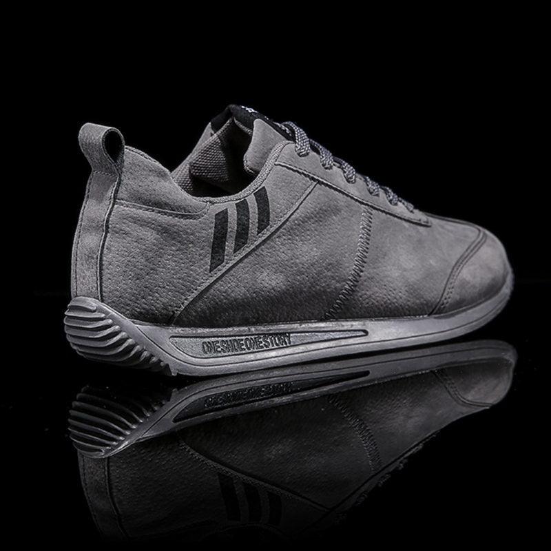Men's minimalist athletic sneakers in black with white contrast detailing for jogging and casual wear