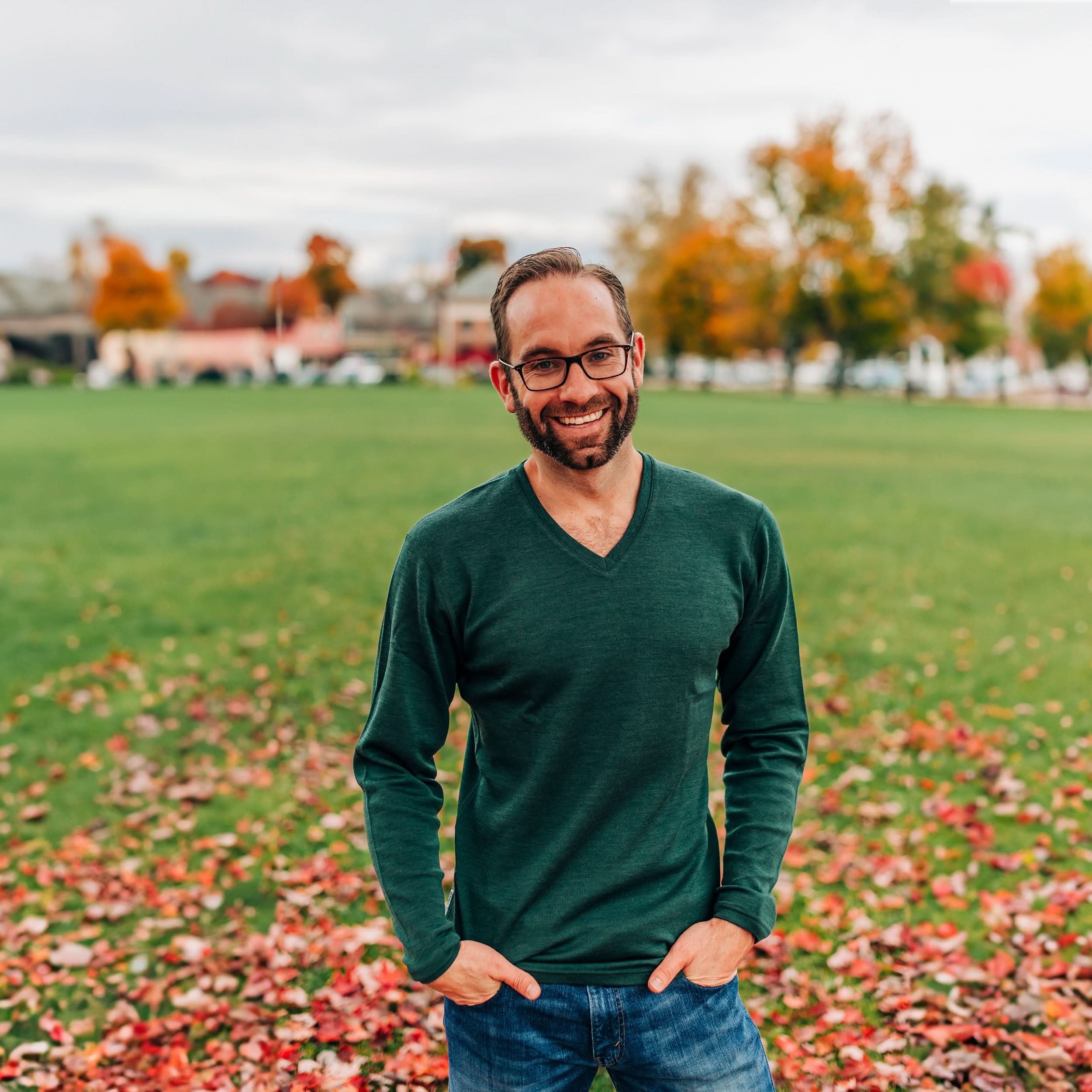Men's Midweight Merino Wool V-Neck Sweater in Forest-Green