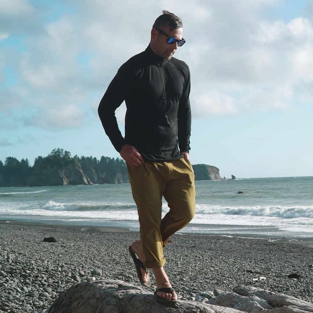 Men's Microweight Merino Wool 1/4 Zip Pullover in Grey and Black