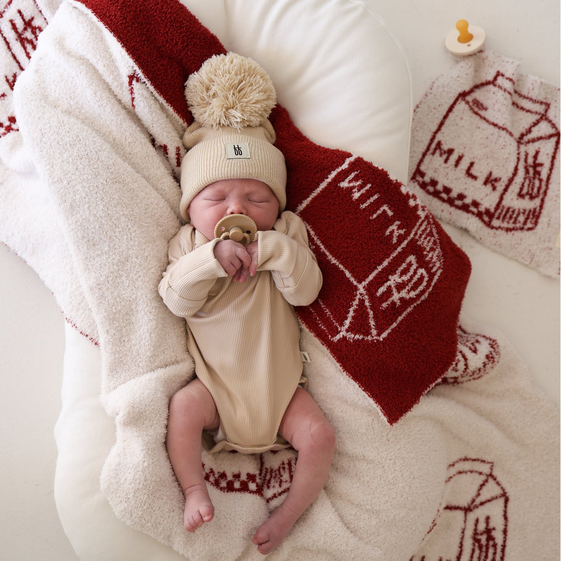 Plush Milk Print Microfiber Baby Blanket Soft Cream and Red - Image 4