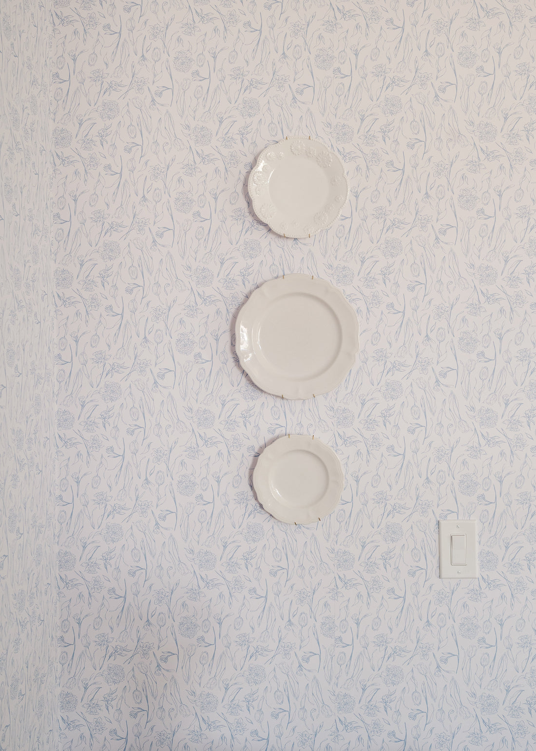 Eve Floral Wallpaper in White and Blue Traditional Romantic