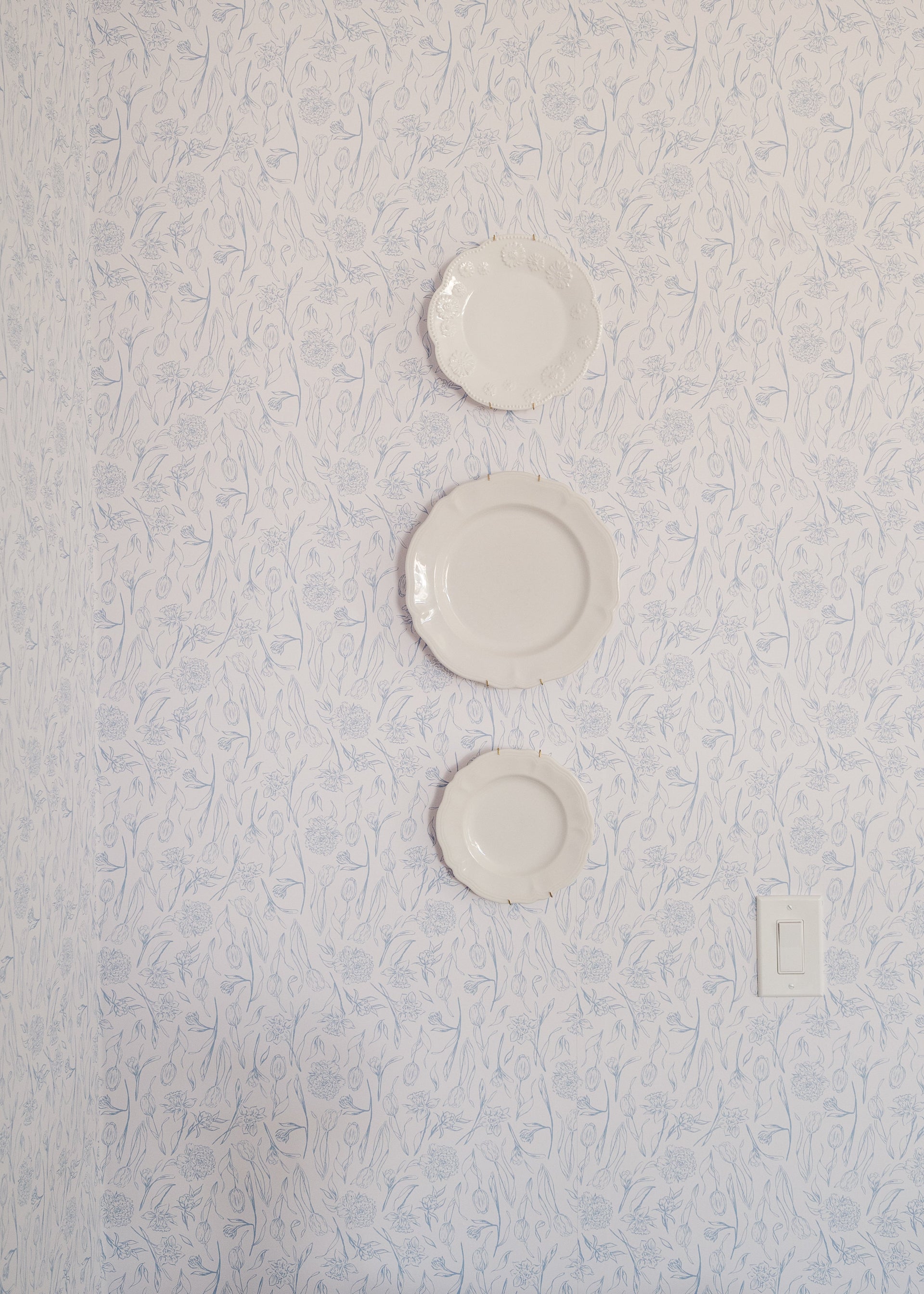 Eve Floral Wallpaper in White and Blue Traditional Romantic