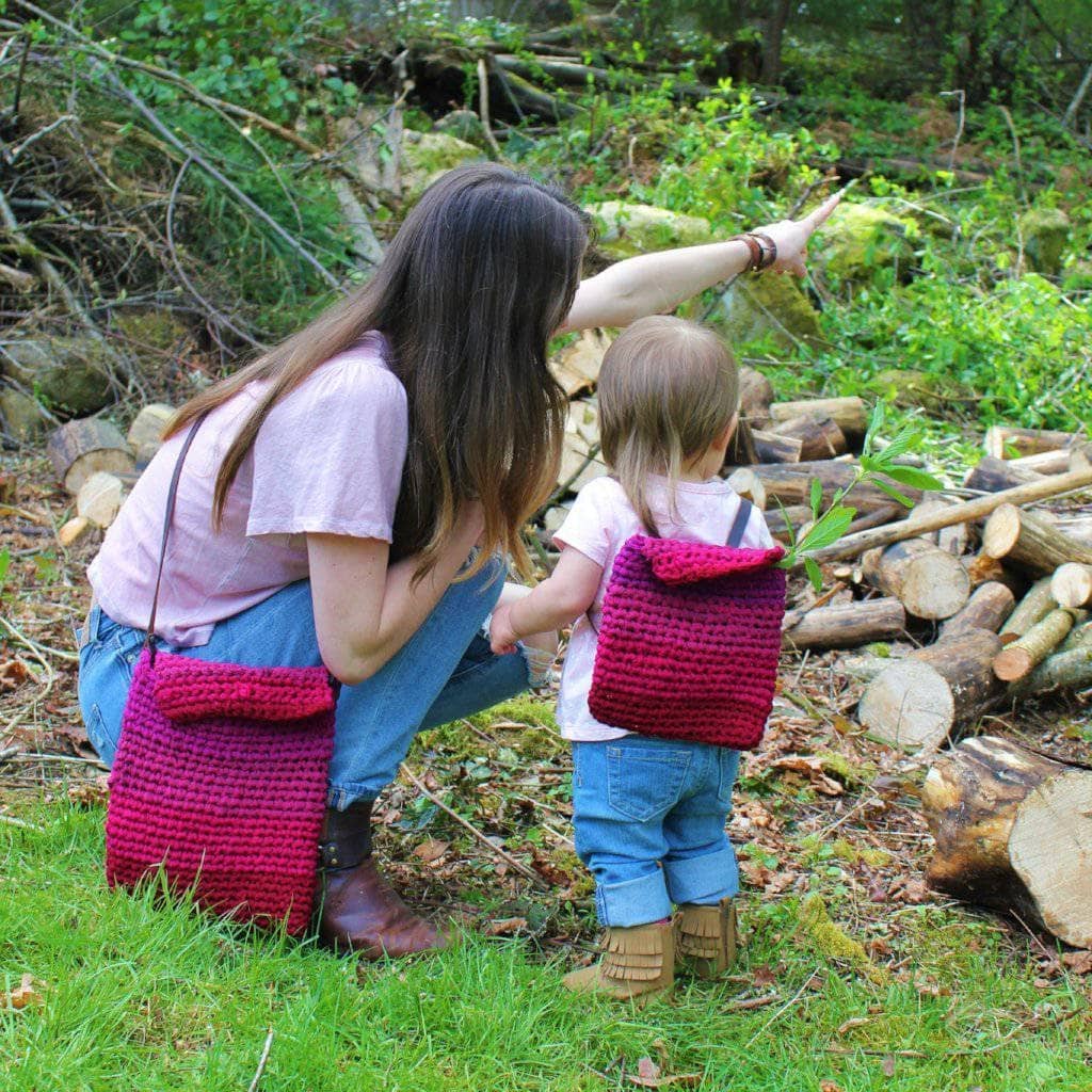 Mommy and Me crochet tote bag and backpack pattern in magenta and purple