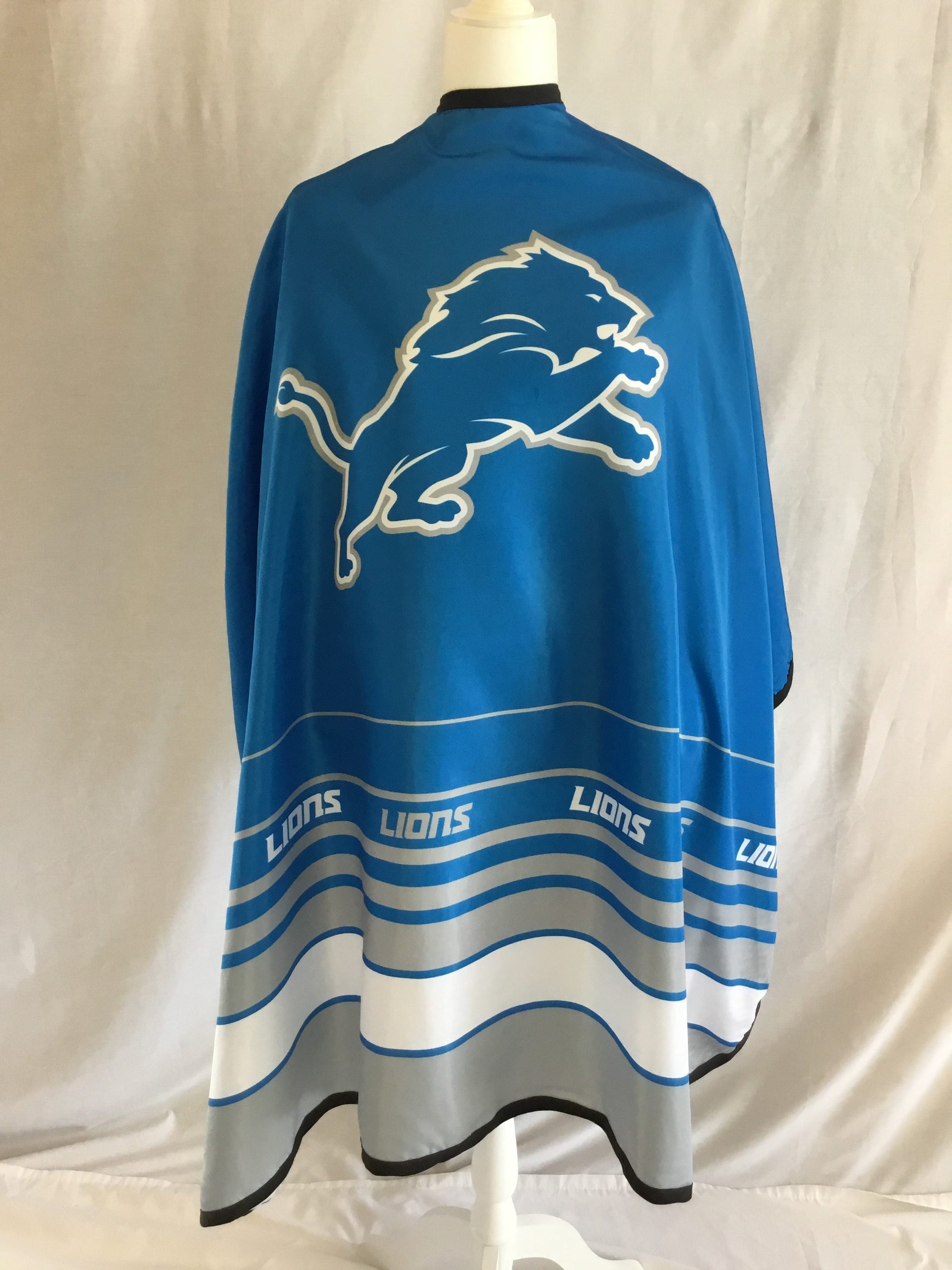 Detroit Lions professional barber cape with adjustable snap closure