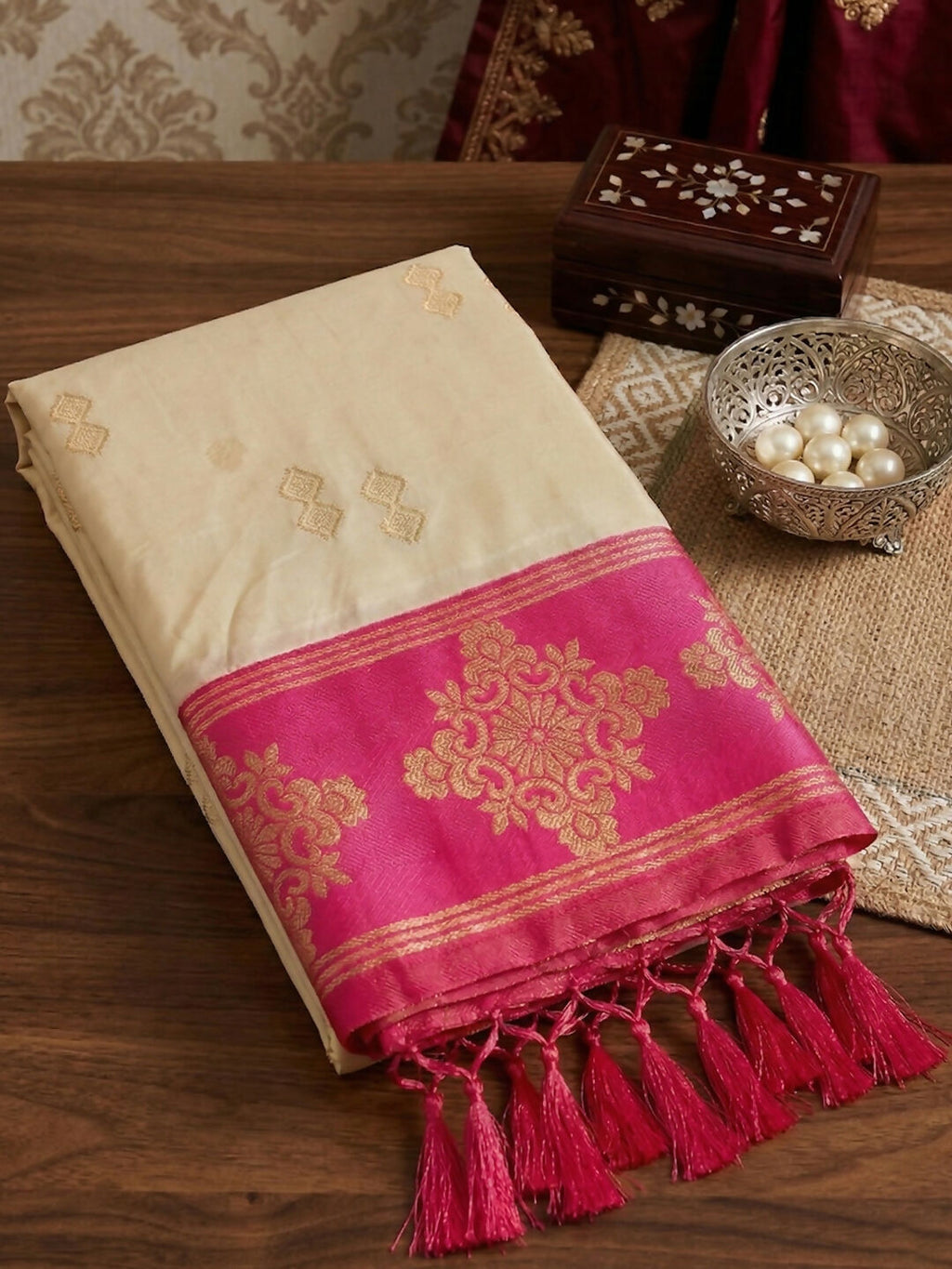 Cream Soft Silk Saree with Contrast Pink Blouse Piece