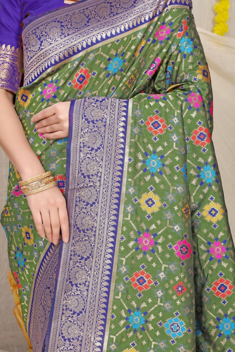 Women's Green Patola Silk Saree with Zari Woven Detail