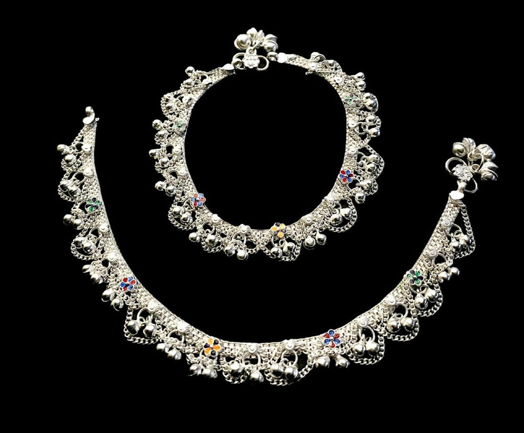 Elegant silver-plated matte finish foot chain anklet.