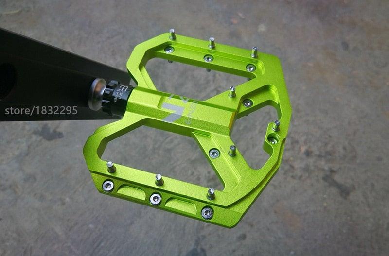 Pro Mountain Bike Flat Pedals with 3 Sealed Bearings 9/16 Inch
