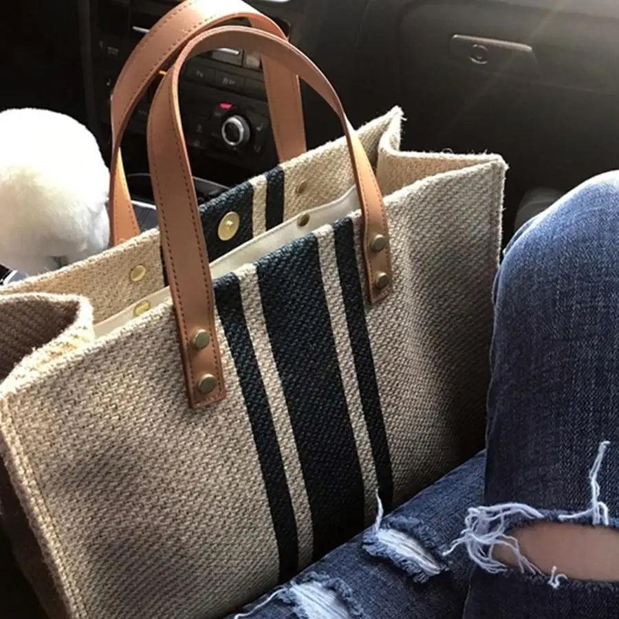 Vintage-inspired large-capacity striped handbag with zipper closure for daily use