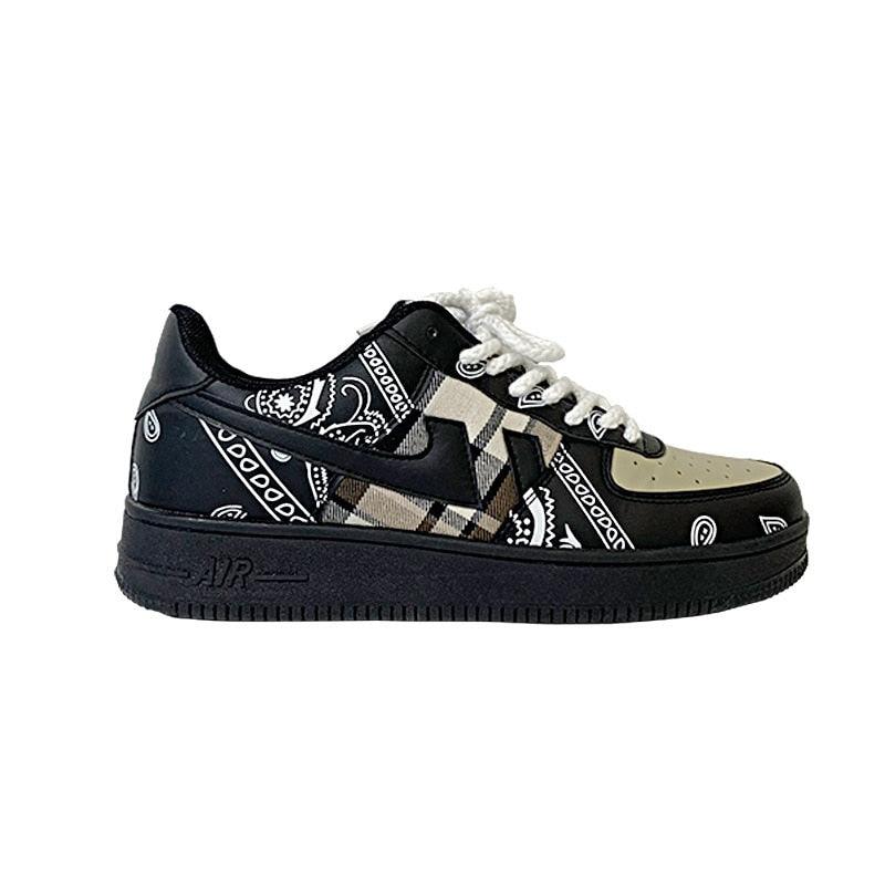 Unisex thick-soled street dance sneakers with a modern chunky rubber outsole in a casual fashion style.