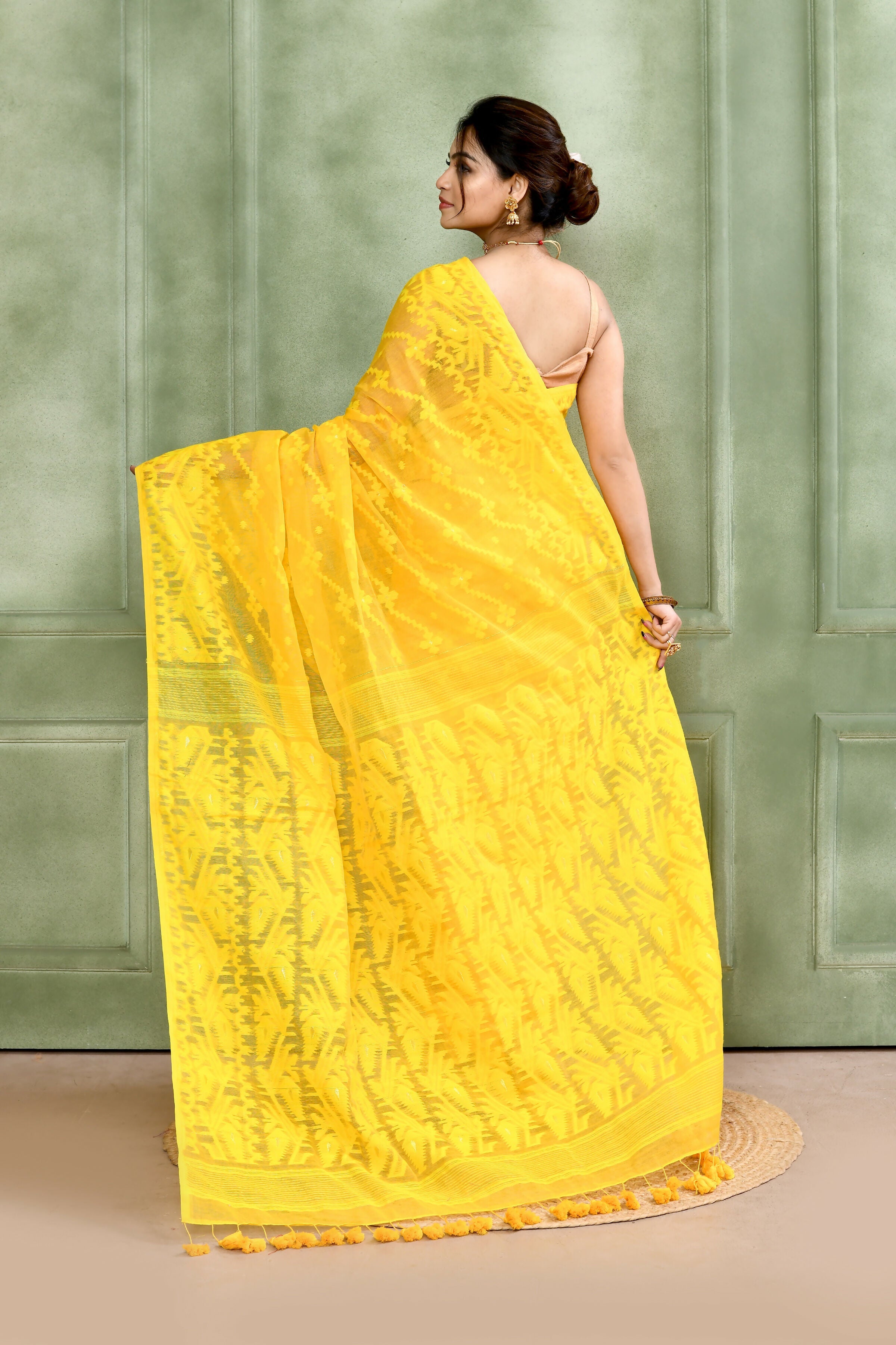 Yellow Embellished Jamdani Saree in Cotton Blend