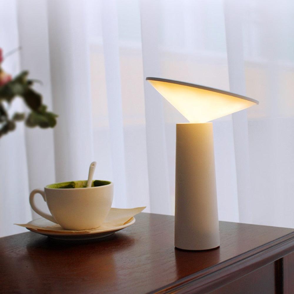 Modern Metallic Touch Sensor Desk Lamp for Bedroom and Office