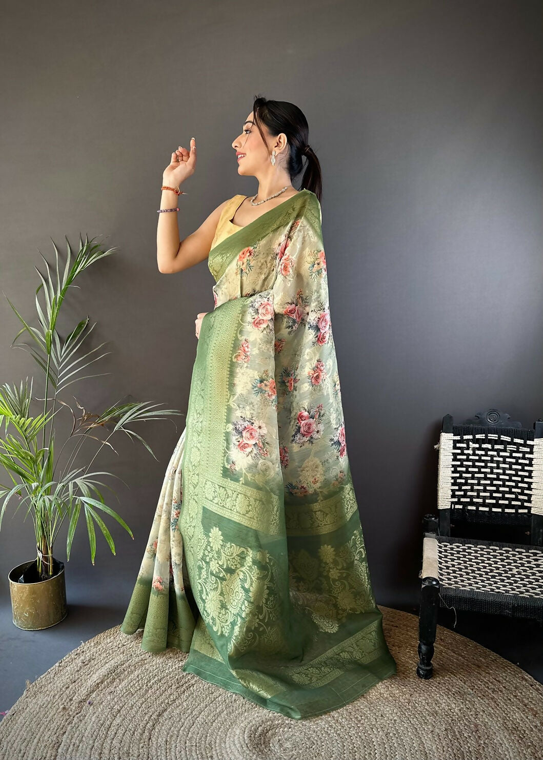 Joban Fashion Green Floral Motifs Banarasi Silk Sarees