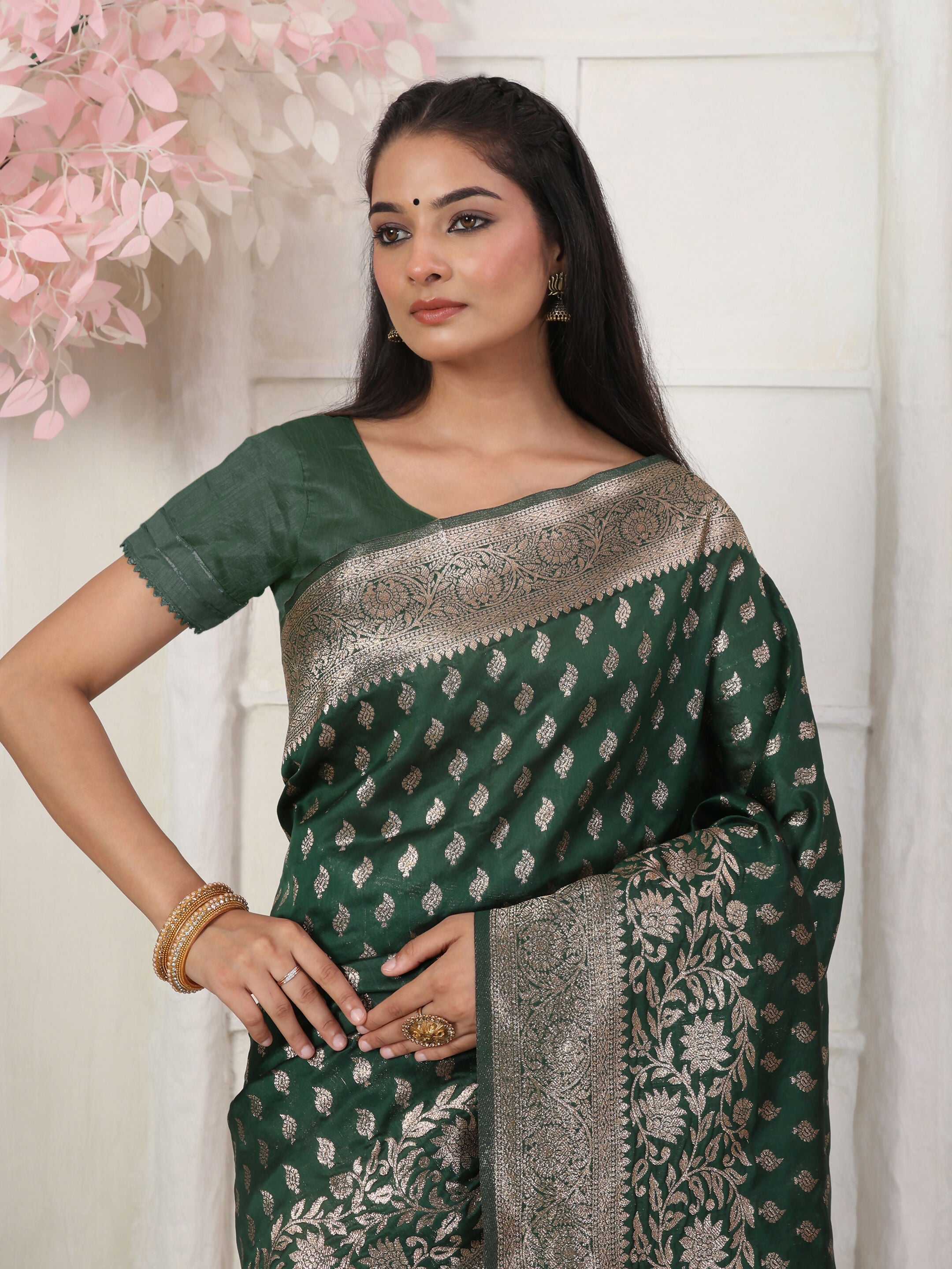 Elegant Blue Lichi Silk Saree with Matching Blouse Piece