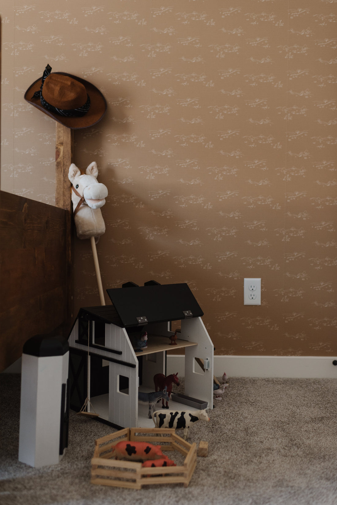 Bennet Wallpaper in Tan and Cream Traditional Farmhouse