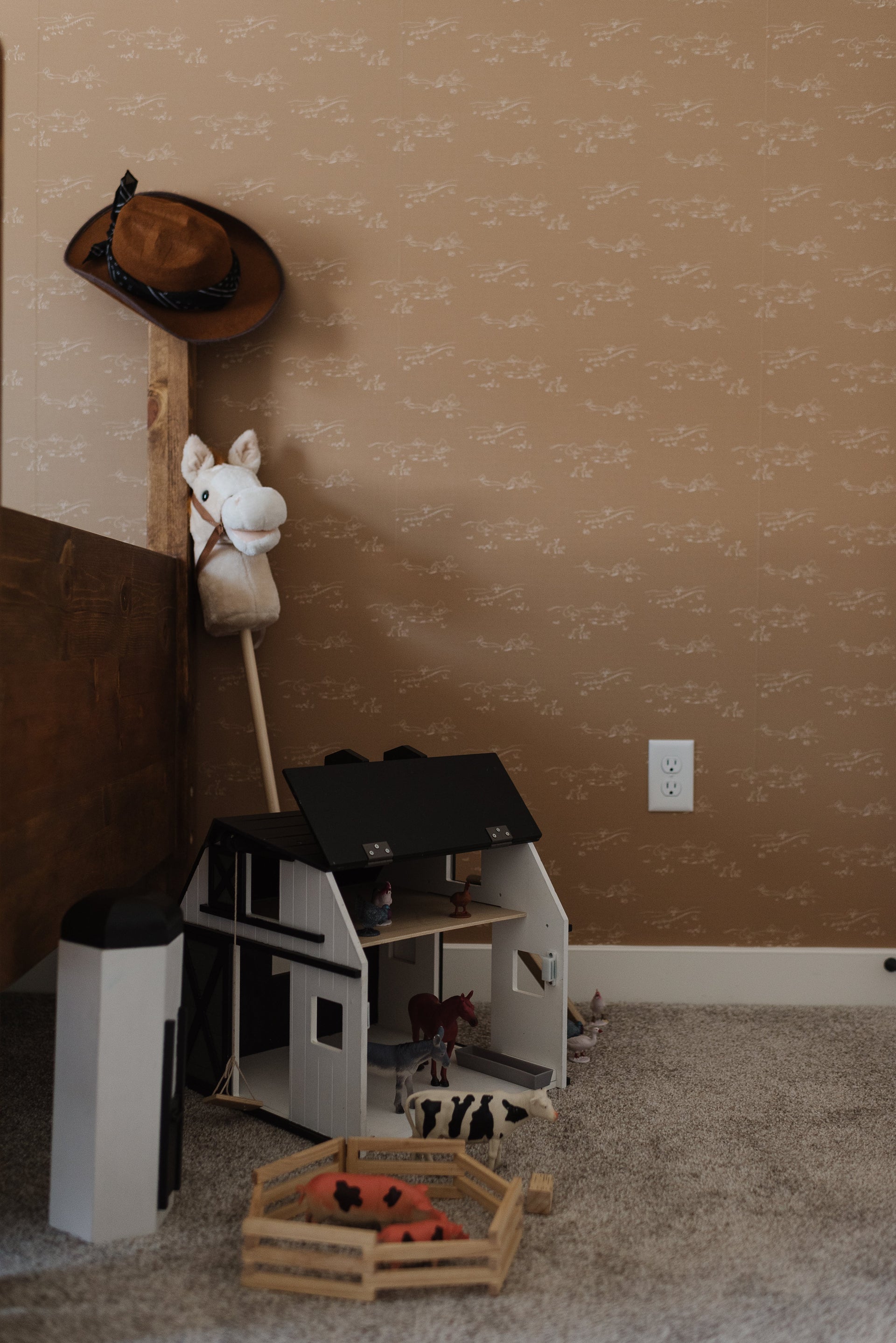 Bennet Wallpaper in Tan and Cream Traditional Farmhouse