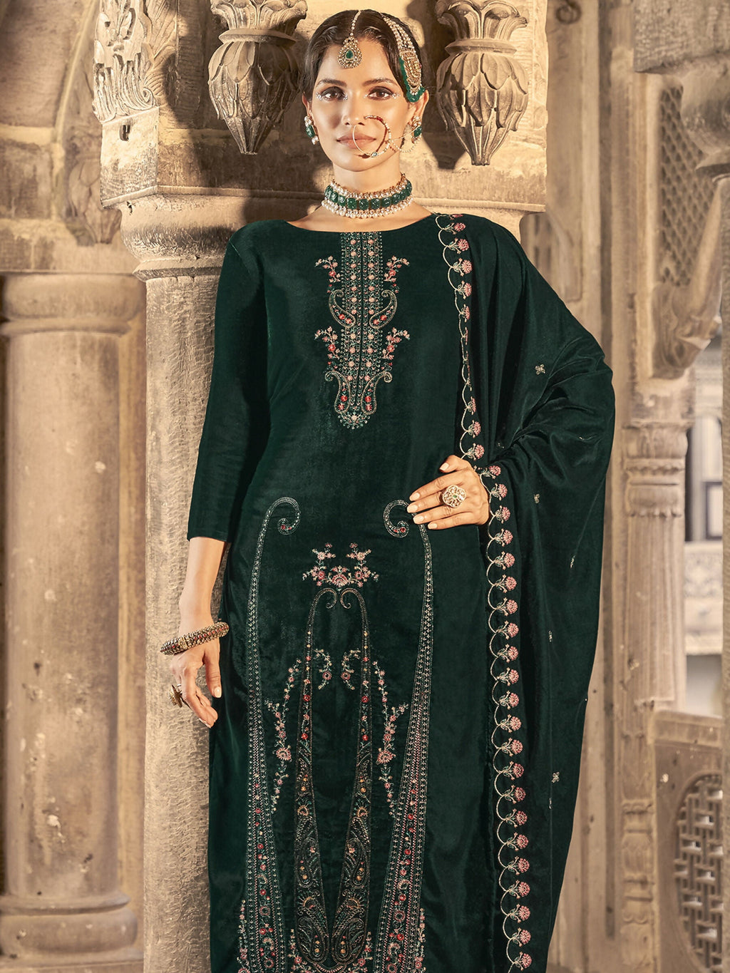 Green Velvet Floral Kurta Set with Resham Thread & Jari Work