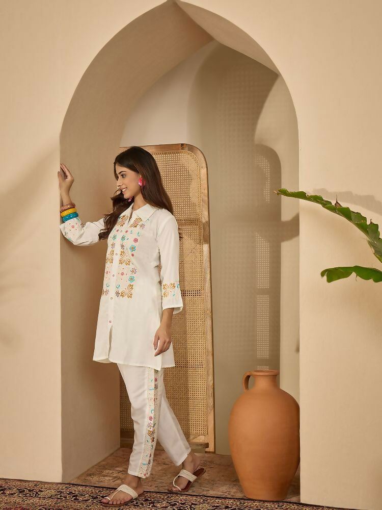 Off-White Roman Silk Embroidered Kurta Set with Shirt Collar