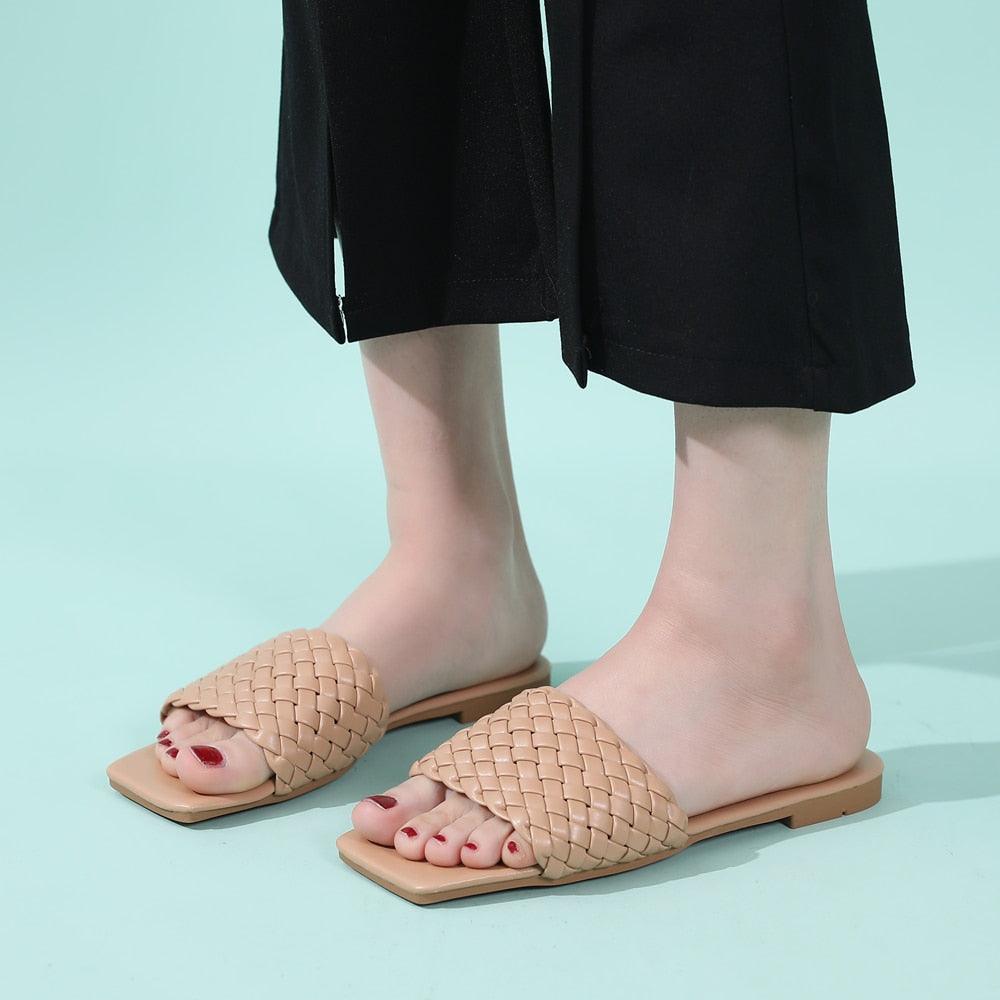 Women's Open-Toe Flat Sandals with Charm Detail Slip-On Beach Slides