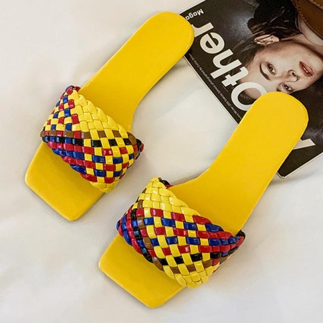 Women's Open-Toe Flat Sandals with Charm Detail Slip-On Beach Slides