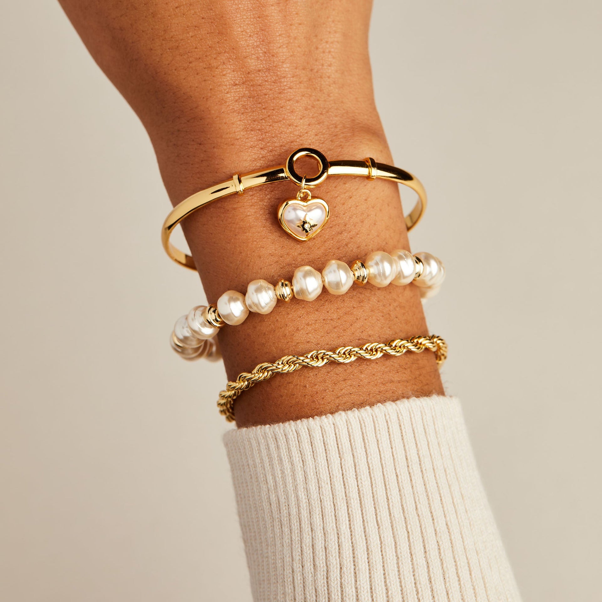 Pearl Heart and Crystal Charm Clip Bangle in Gold and White