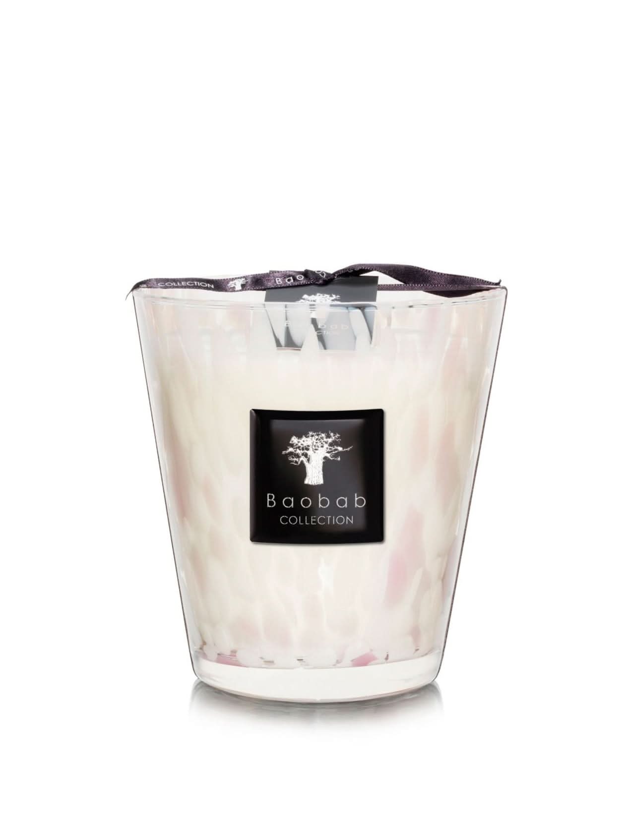 White Pearls Max 16 scented candle featuring light pink and white decorative fragments in a glass vessel.