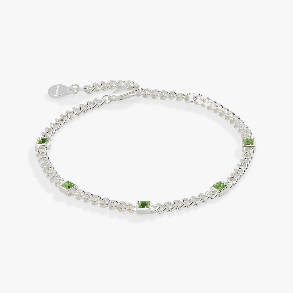 August birthstone curb chain bracelet featuring a luminous green peridot stone