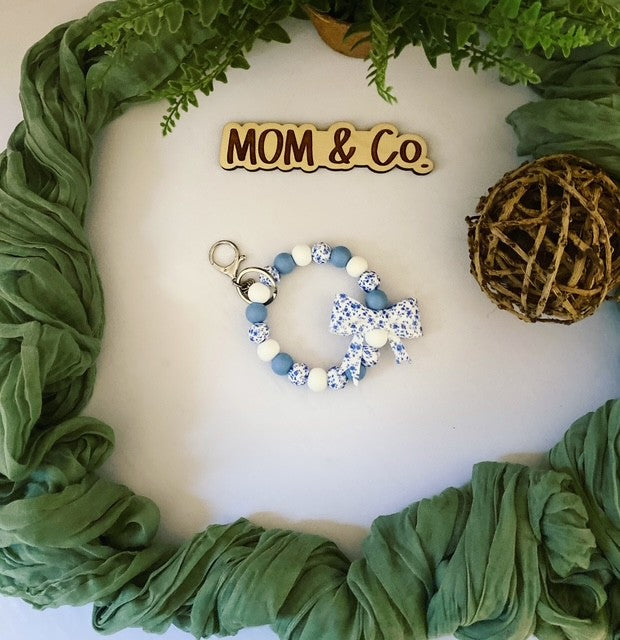 Blue Bonnet Bow Bead Wristlet