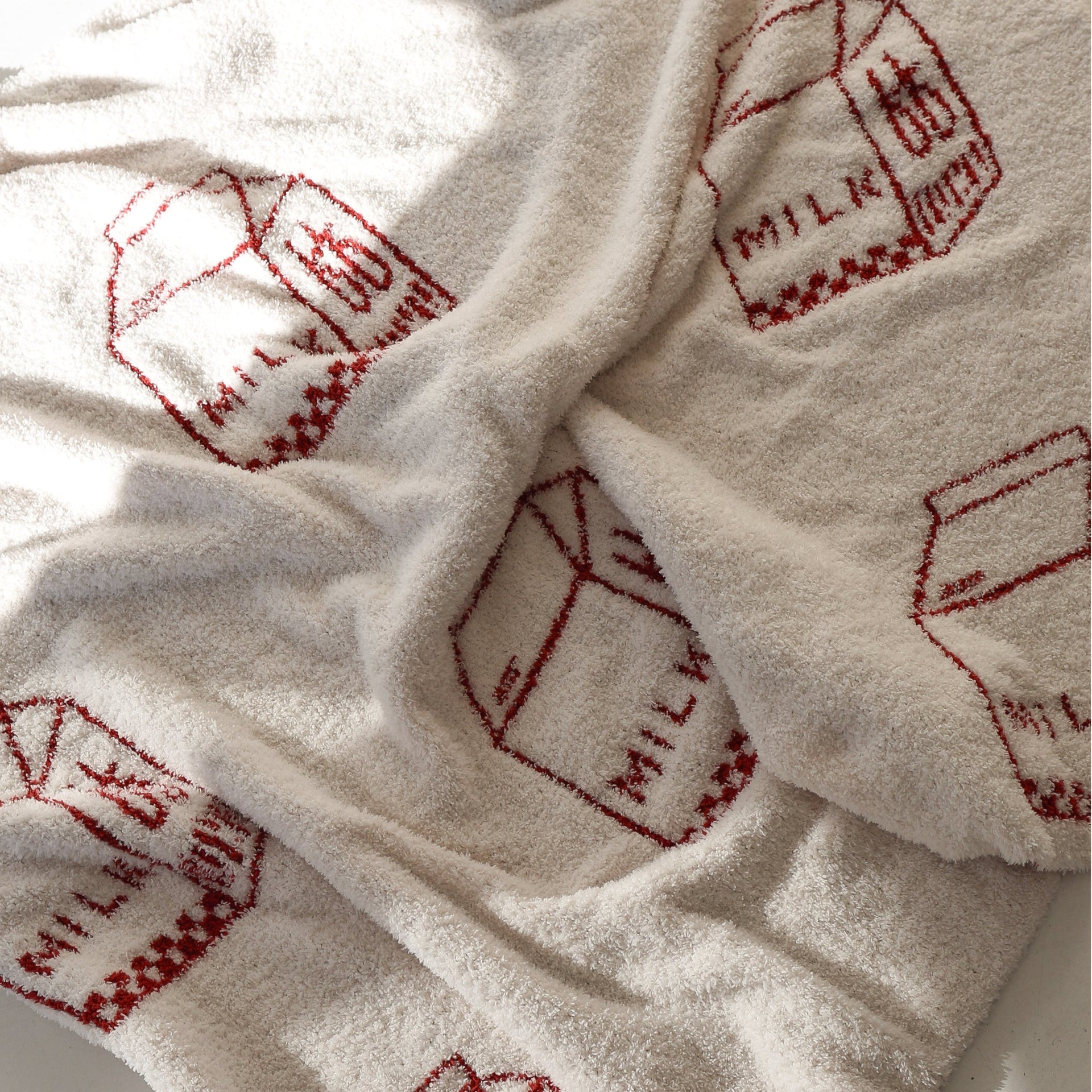 Plush Milk Print Microfiber Baby Blanket Soft Cream and Red - Image 2