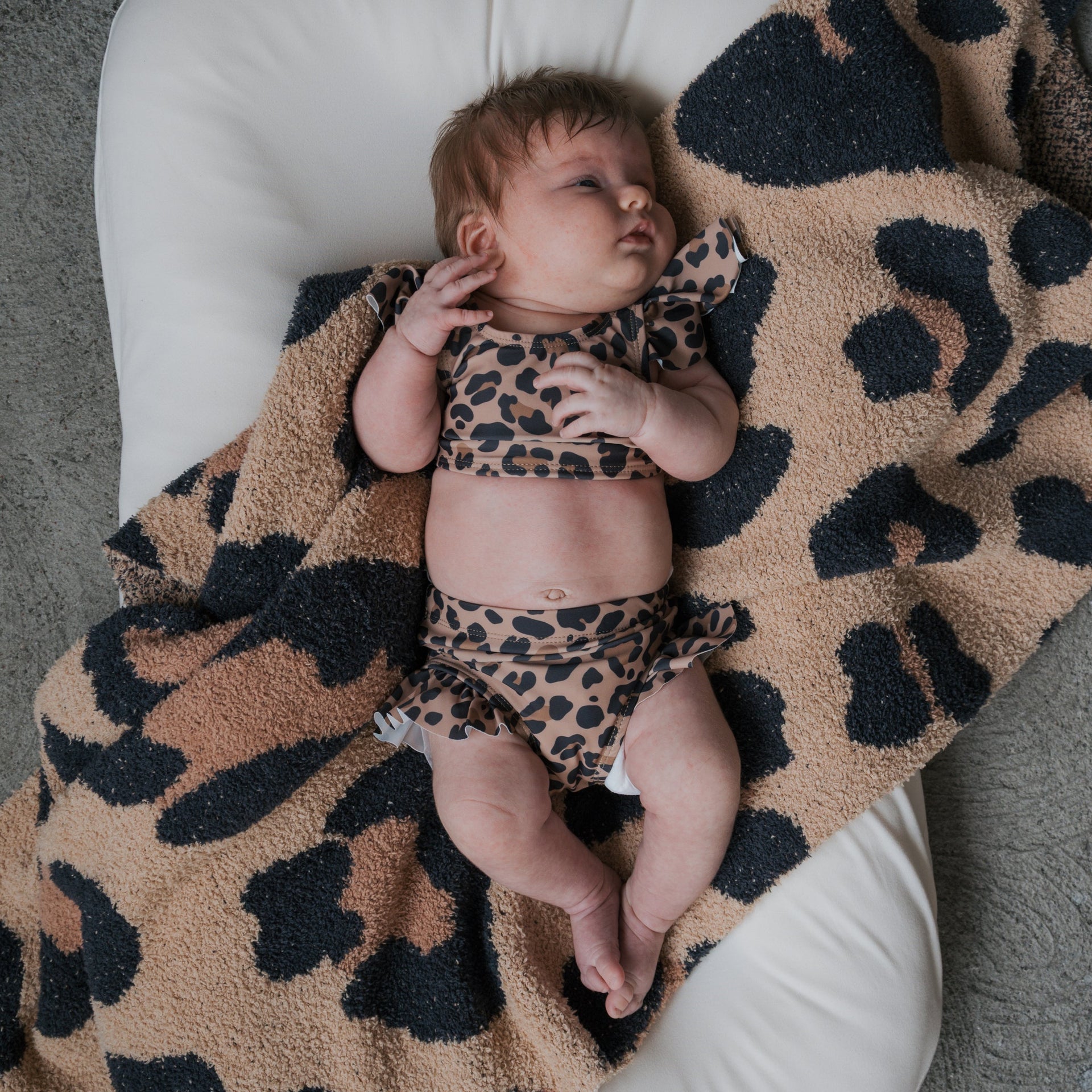 Plush Leopard Print Knit Throw Blanket for Living Room or Bedroom