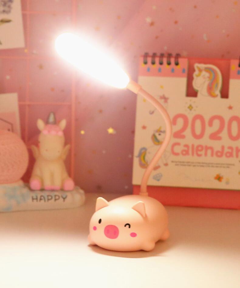 Kawaii Bear Desk Lamp: Minimalist LED Bedside Study Light