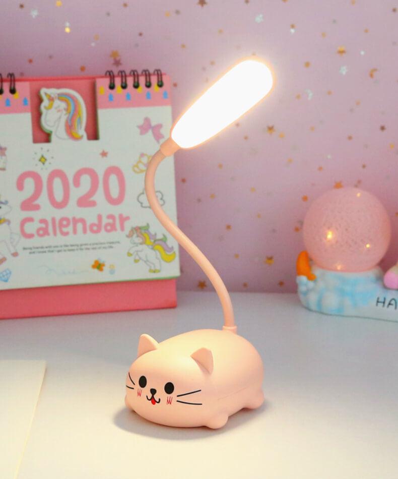 Kawaii Bear Desk Lamp: Minimalist LED Bedside Study Light