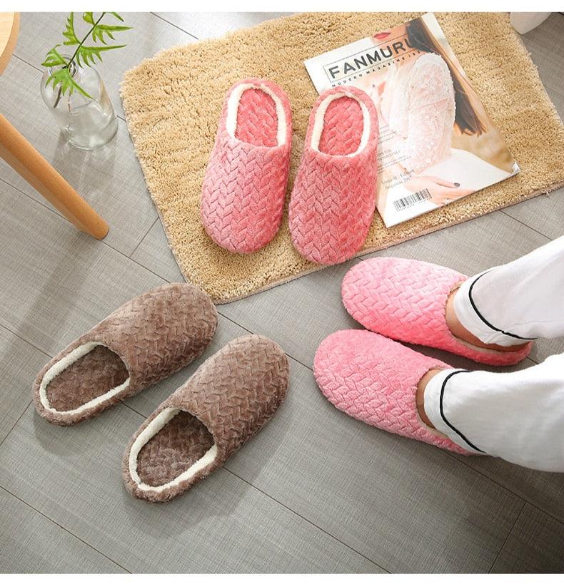 Women’s Plush Indoor Slippers: Cozy Modern Fleece Slides