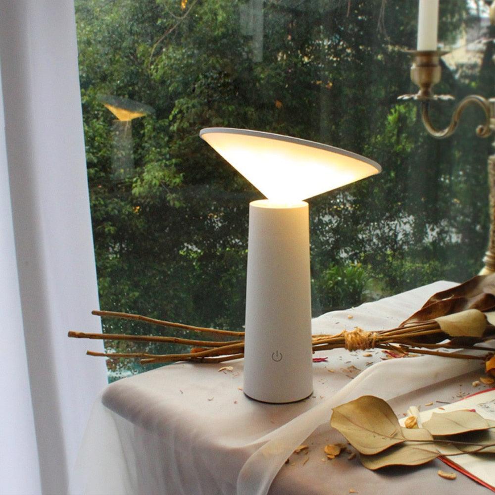 Modern Metallic Touch Sensor Desk Lamp for Bedroom and Office