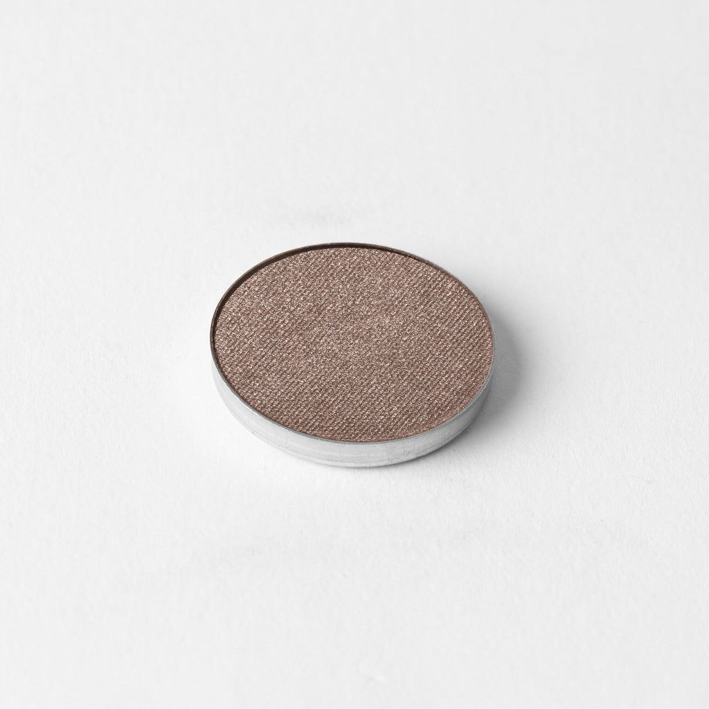 Glow Pressed Eyeshadow: Buildable Long-Lasting Luminous Pigment