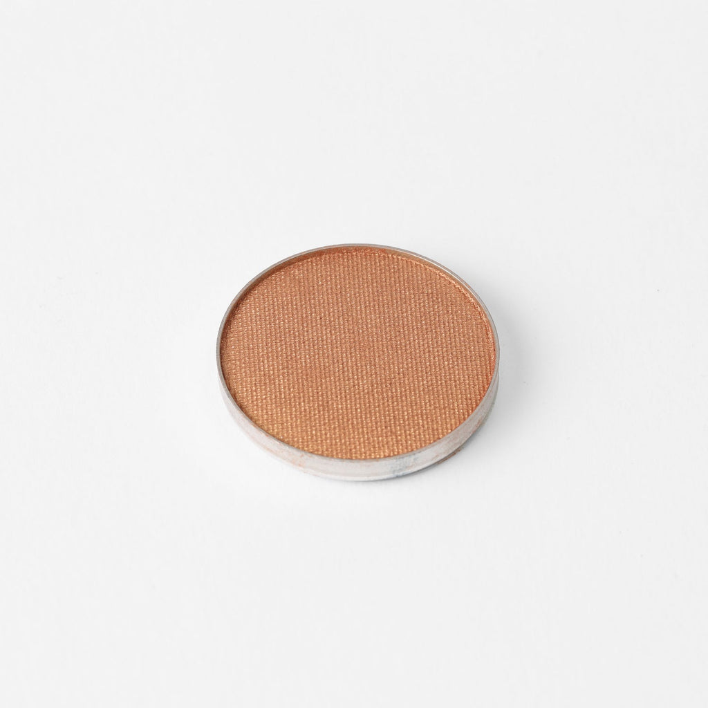 Glow Pressed Eyeshadow: Buildable Long-Lasting Luminous Pigment