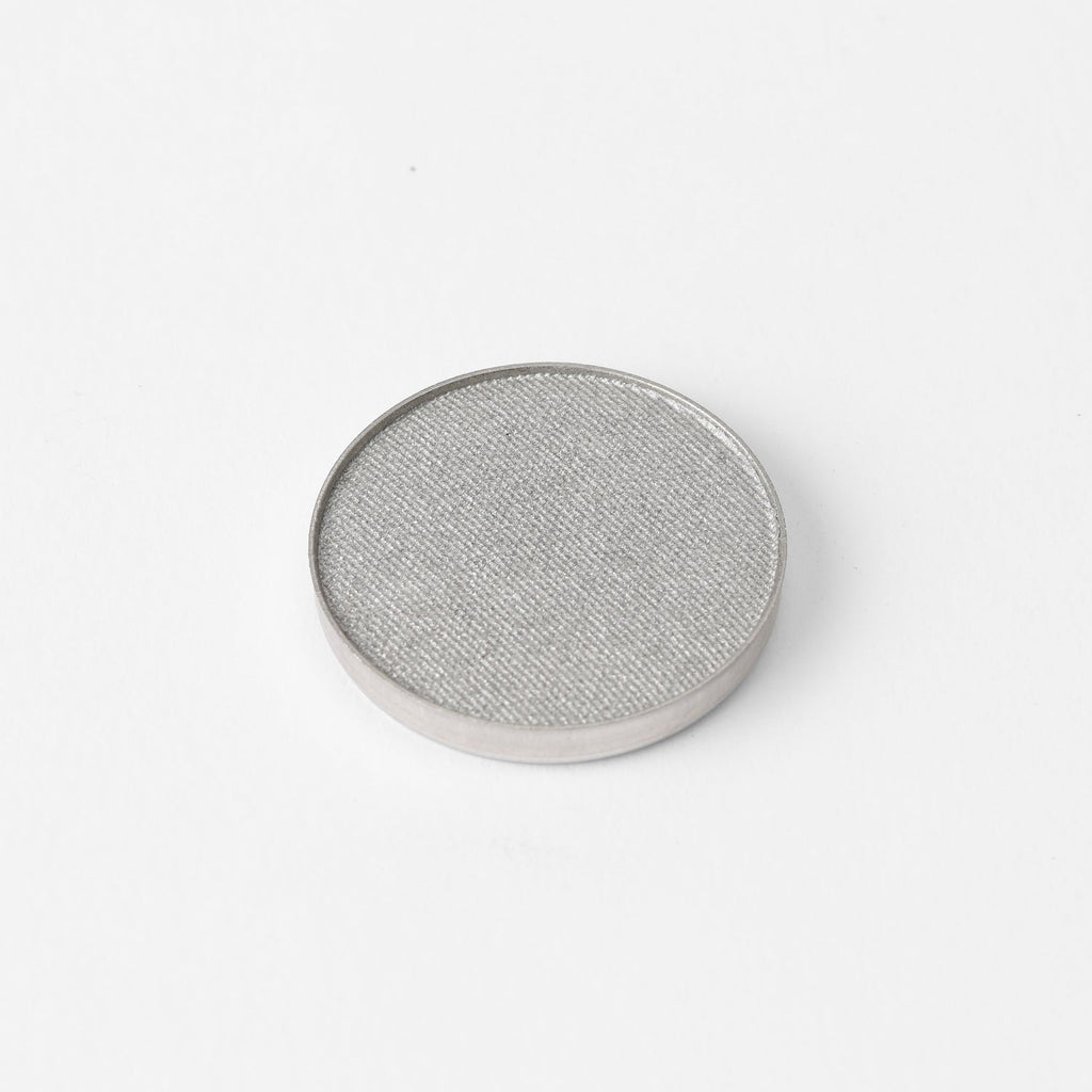 Glow Pressed Eyeshadow: Buildable Long-Lasting Luminous Pigment