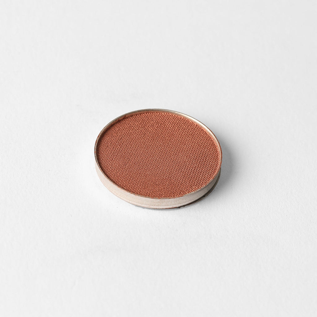 Glow Pressed Eyeshadow: Buildable Long-Lasting Luminous Pigment