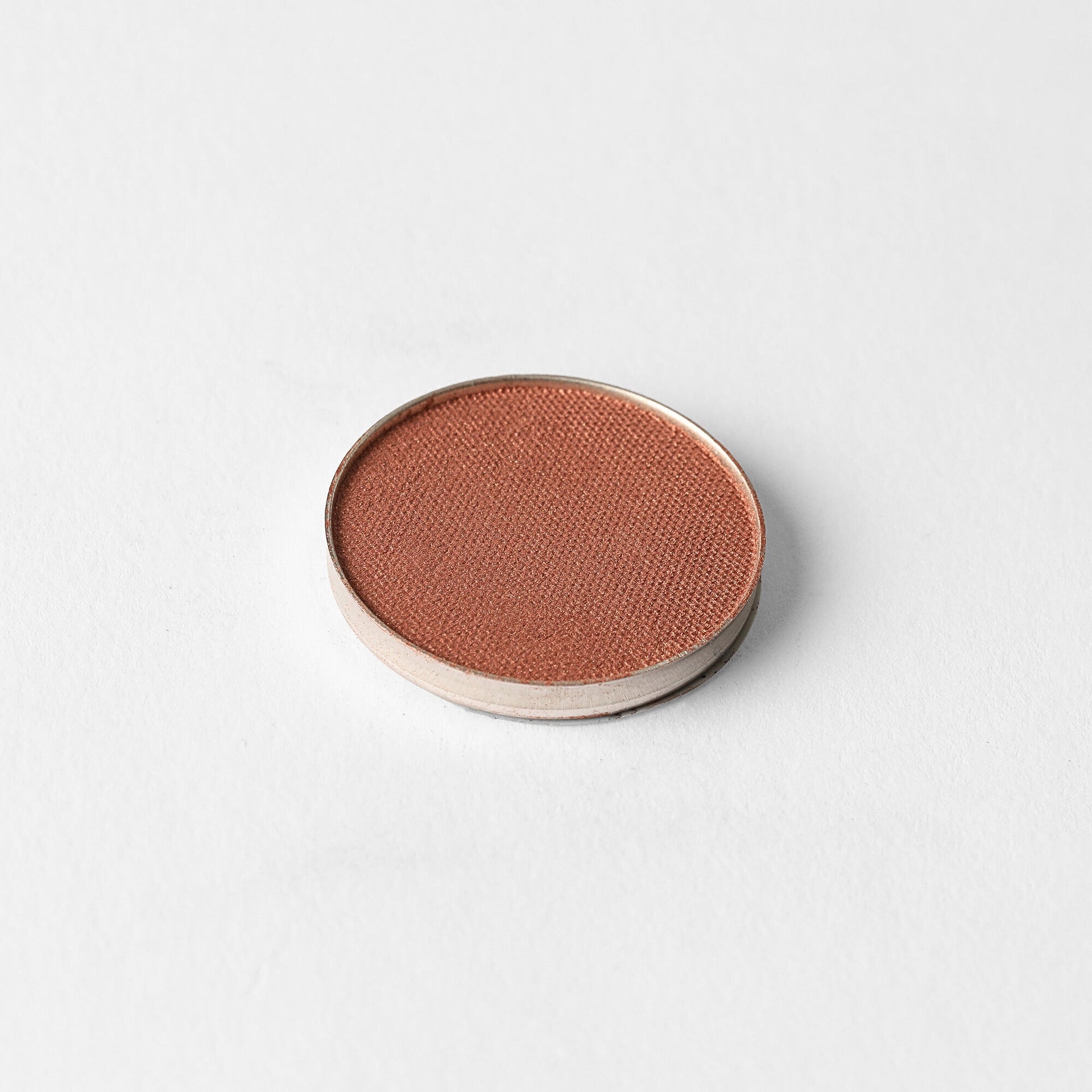 Glow Pressed Eyeshadow: Buildable Long-Lasting Luminous Pigment
