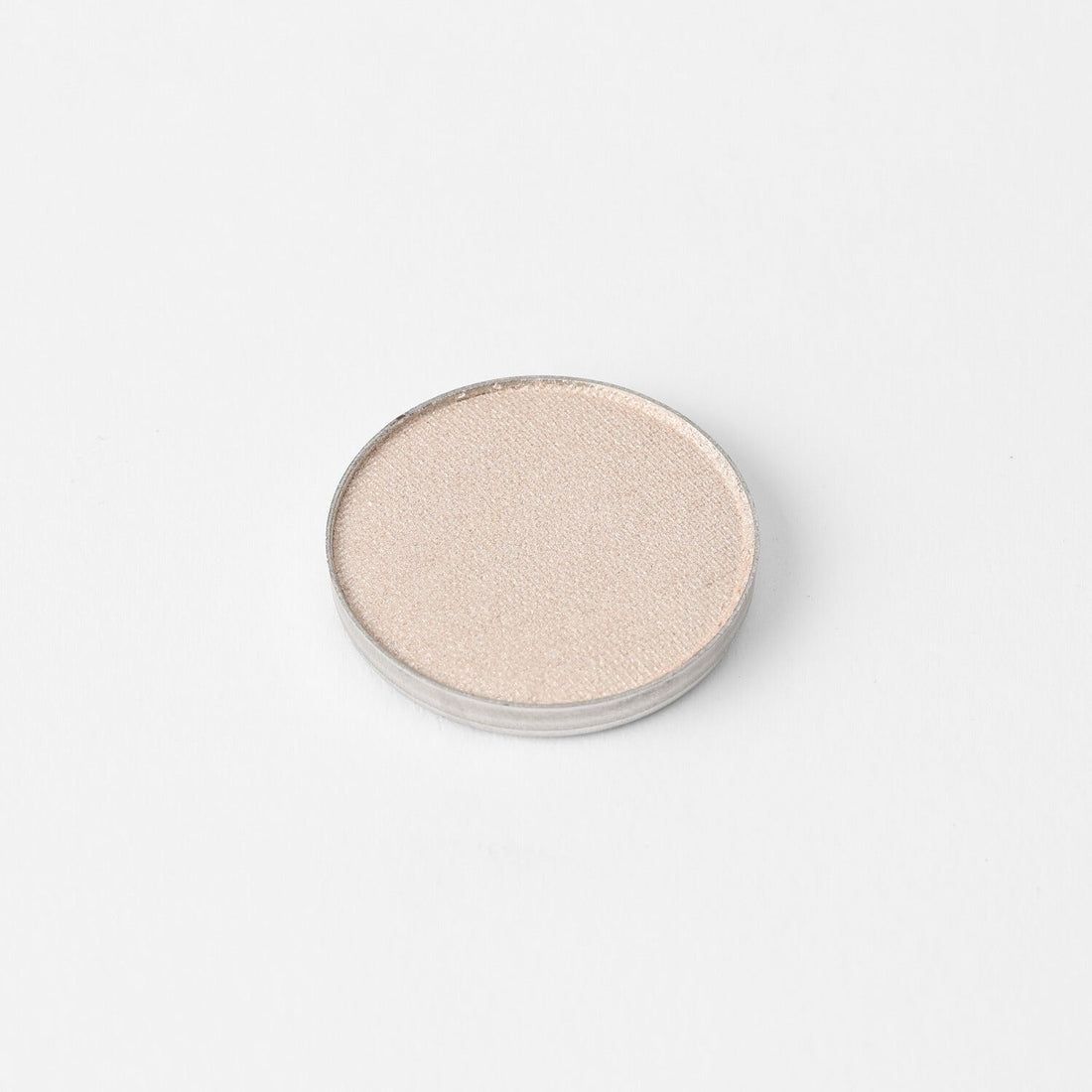 Glow Pressed Eyeshadow: Buildable Long-Lasting Luminous Pigment